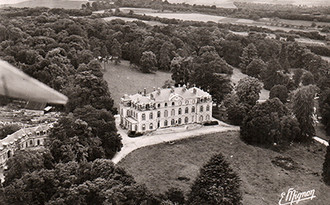 Vue-aerienne-Chateau-La-Brosse-Montceaux1.jpeg